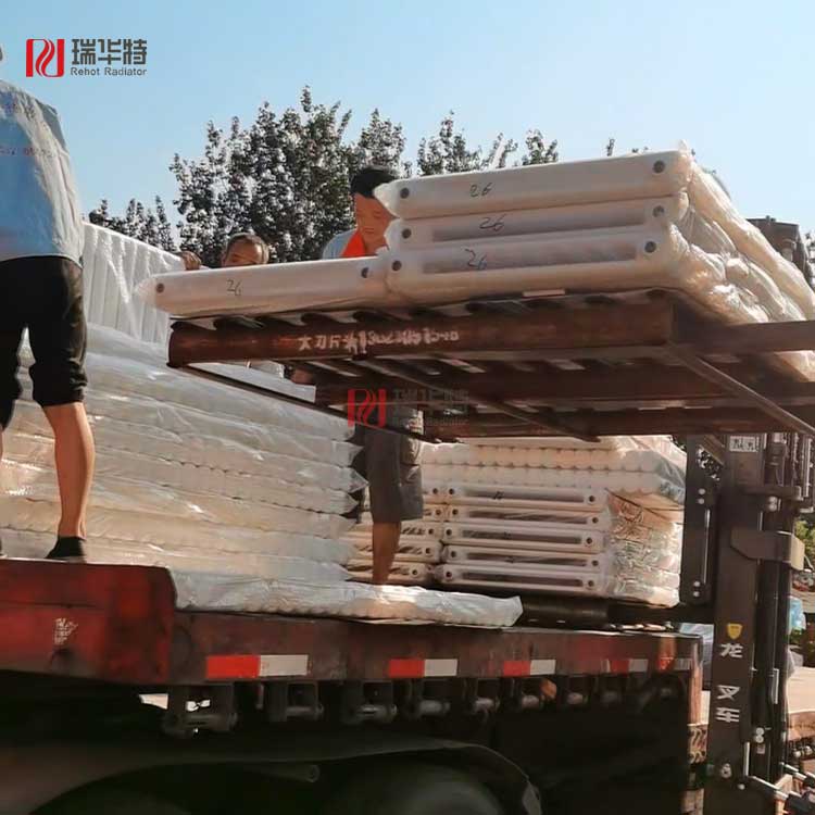 暖氣片叉車裝車視頻